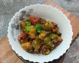 A picture of step 8 of Shimla mirch aloo sabzi.