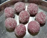 A picture of step 4 of Strawberry Truffle from Strawberry marmalade.
