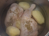 Pollo hervido con guarnición de pimientos del padrón y tomatitos