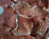 Foto del paso 1 de la receta: Bifecitos con salvia y crudo (saltimbocca)