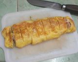 Foto langkah ke 3 dari resep Sosis gulung telur.