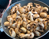Foto del paso 1 de la receta: Champiñones salteados con cebollín