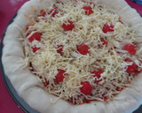 Foto del paso 8 de la receta: Pizza de pollo con los bordes rellenos
