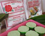 Foto langkah ke 3 dari resep Kue Putu dengan Cetakan.