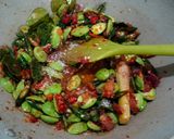 Foto langkah ke 3 dari resep Tumis Pedas Rebon Pete.