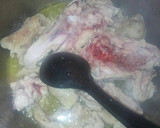 Foto del paso 1 de la receta: Caldo de pollo para guisos y hervidos (fondo de olla)
