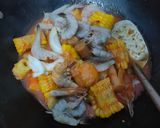 Foto langkah ke 4 dari resep Udang Saus Padang.