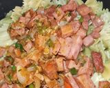 Foto del paso 4 de la receta: Pajaritas con jamón y chorizo y abundante queso gouda