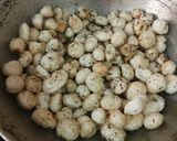 A picture of step 2 of Chatpata Makhana.