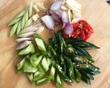 Foto langkah ke 3 dari resep Pindang Tongkol dan Cumi Asin.