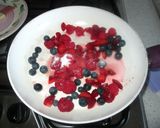 Foto del passaggio 6 della ricetta Torta ai frutti di bosco e pistacchio