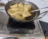 A picture of step 5 of Punjabi samosa.