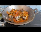 Foto langkah ke 9 dari resep Ikan nila goreng sambal saus wortel.