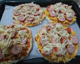 Foto langkah ke 4 dari resep Pizza Roti Tawar.