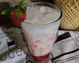 Foto langkah ke 3 dari resep Korean Strawberry Milk.