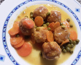 Foto del paso 6 de la receta: Albóndigas de pavo y pollo con zanahoria y guisantes
