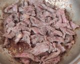 Foto langkah ke 4 dari resep Tumis Daging Sapi dan Paprika.