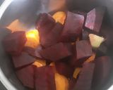A picture of step 2 of Beetroot, Carrot and ginger juice.