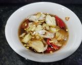 Hình bước làm 2 của món Cá thu rim mắm tỏi ớt
