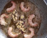 Foto del paso 4 de la receta: Spaghetti con gambas y gulas
