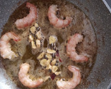 Foto del paso 4 de la receta: Spaghetti con gambas y gulas