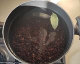 Foto del passaggio 4 della ricetta Minestra di ceci neri funghi pioppini e castagne