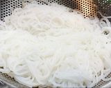 Hình bước làm 5 của món Gỏi cuốn xa nhà