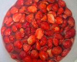 Hình bước làm 1 của món Trà dâu tây