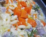 Foto del passaggio 2 della ricetta Zuppa di fagioli con zucca e salsiccia 🍲🍖🎃