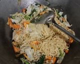 Foto langkah ke 6 dari resep Mie goreng jawa.