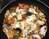 A picture of step 5 of Cheesy paneer pizza.