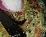 Foto langkah ke 5 dari resep 37. Tumis Kerang Bumbu Iris dan Parut.