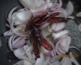 A picture of step 1 of Spicy Onion Chutney.