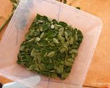 Foto langkah ke 1 dari resep Sayur Bening Kelor.