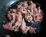 Hình bước làm 1 của món Bò xào ớt chuông