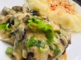 Carne al verdeo con champiñones y puré