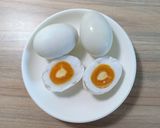 Hình bước làm 3 của món Cháo trắng trứng muối