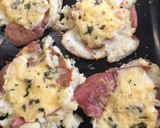 Foto del paso 4 de la receta: Papas escrachadas 3 quesos