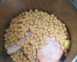 Foto del paso 1 de la receta: Garbanzos con coles