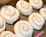 Foto del paso 6 de la receta: Caracolitos 🌀 panecillos rellenos de queso 🧀
