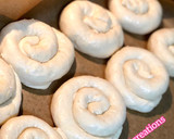Foto del paso 6 de la receta: Caracolitos 🌀 panecillos rellenos de queso 🧀
