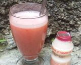 Foto langkah ke 4 dari resep Strawberry Yakult Mix.