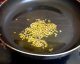 A picture of step 2 of Egg kothu idly.