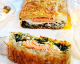 Foto del paso 4 de la receta: Rollo de pasta filo relleno de salmón y espinacas