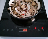 Foto del paso 2 de la receta: Champiñones con chorizo en Placa de inducción (6 ingredientes)