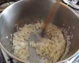 Foto del paso 2 de la receta: Arroz basmati falso pilaf (sin horno)