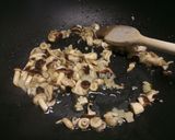 A picture of step 3 of Fettuccine with mushrooms, Basil and goat's cheese.