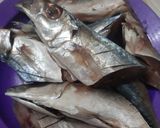 Foto langkah ke 1 dari resep Ikan sarden masak kuning.