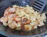 Foto langkah ke 4 dari resep Udang & Kentang Balado.