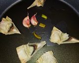 Foto del paso 6 de la receta: Fideos guisados con alcachofas, espárragos y chirlas